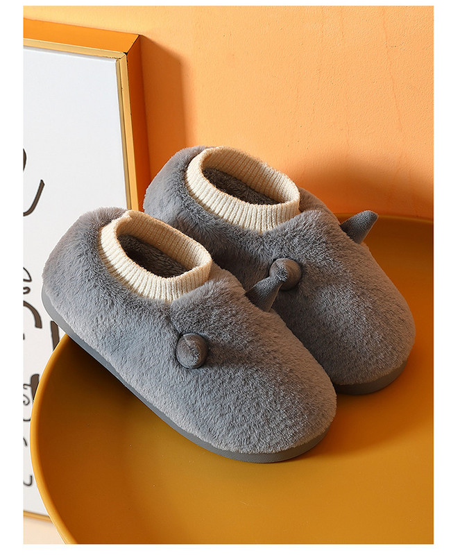 Дамски пухкави пантофи с 3D апликация 