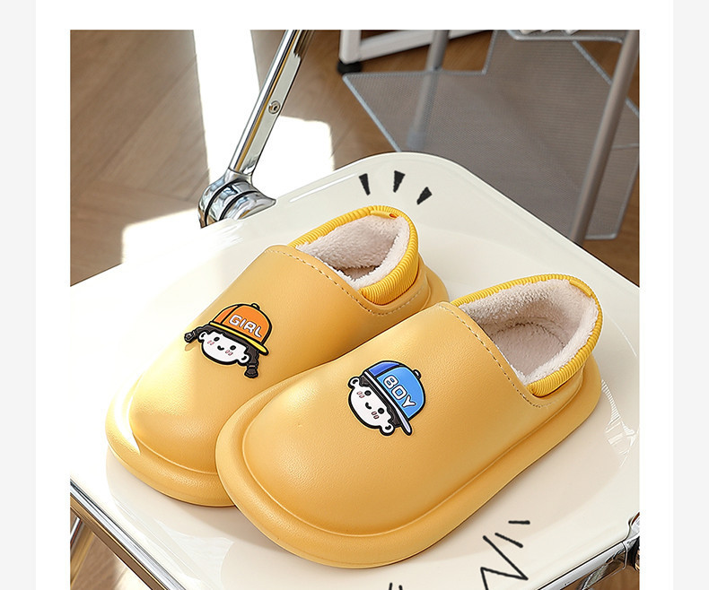 Дамски домашни чехли с цветна апликация и надпис 