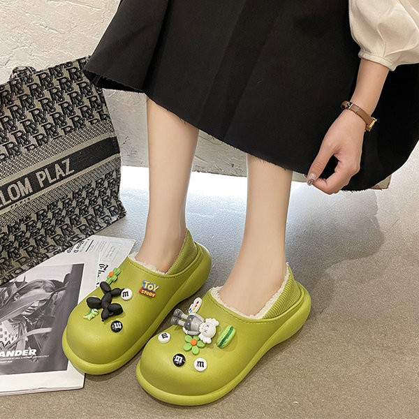 Зимни домашни пантофи с 3D елементи 