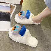 Naiste plüüsist sussid 3D-rakendusega