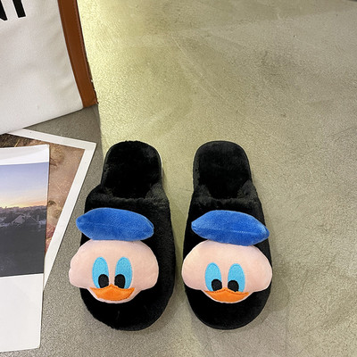 Naiste plüüsist sussid 3D-rakendusega