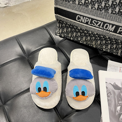 Naiste plüüsist sussid 3D-rakendusega