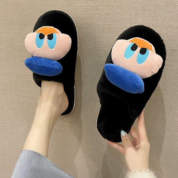 Naiste plüüsist sussid 3D-rakendusega