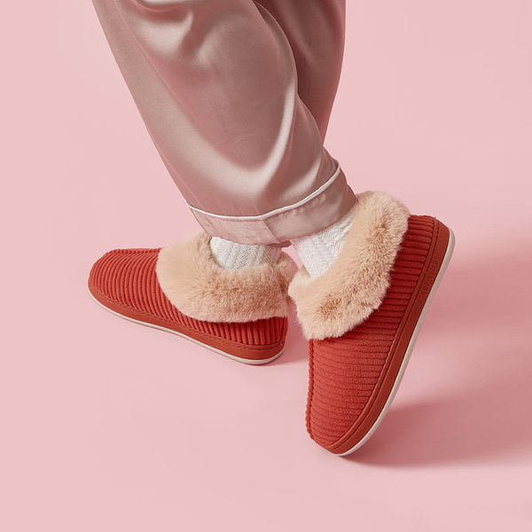 Текстилни домашни пантофи с подплата от еко косъм