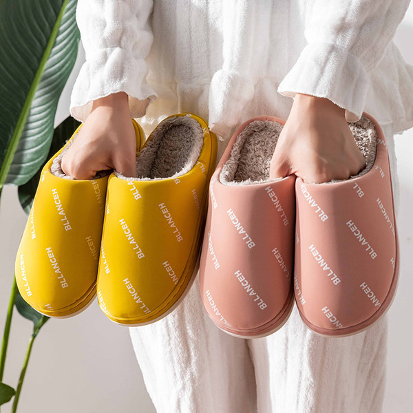 Papuče domaće izrade sa natpisima