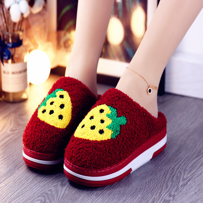 Дамски пантофи с бродерия ягода