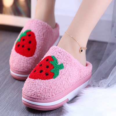 Дамски пантофи с бродерия ягода