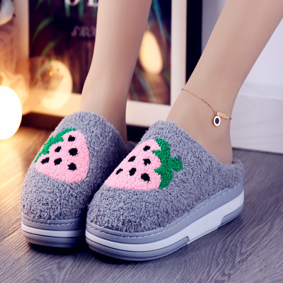 Дамски пантофи с бродерия ягода