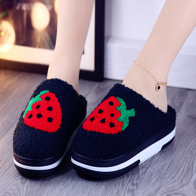 Дамски пантофи с бродерия ягода