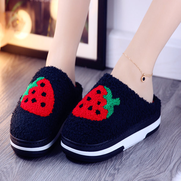 Дамски пантофи с бродерия ягода