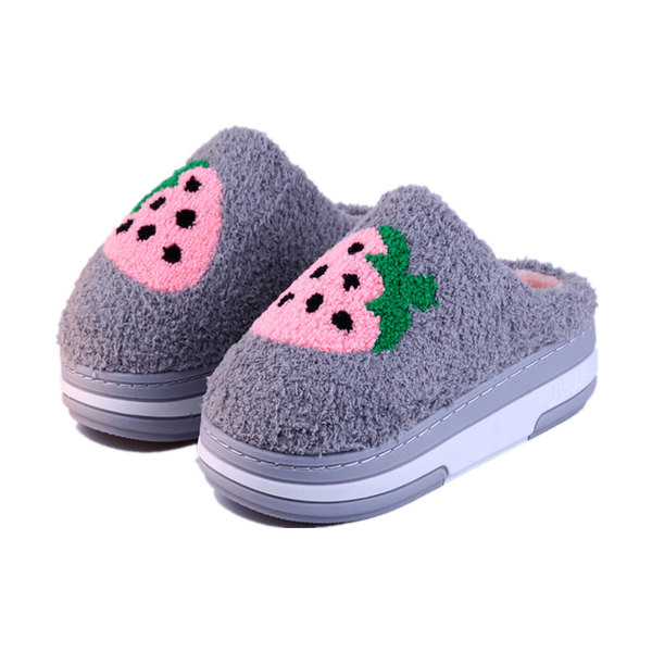 Дамски пантофи с бродерия ягода