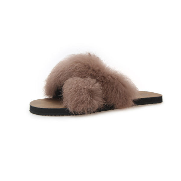 Нов модел дамски чехли с пухени каишки 