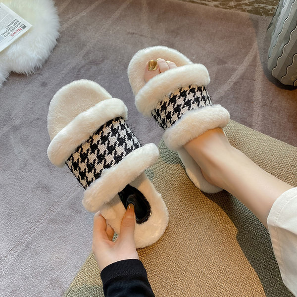 Дамски пухени чехли за зимата