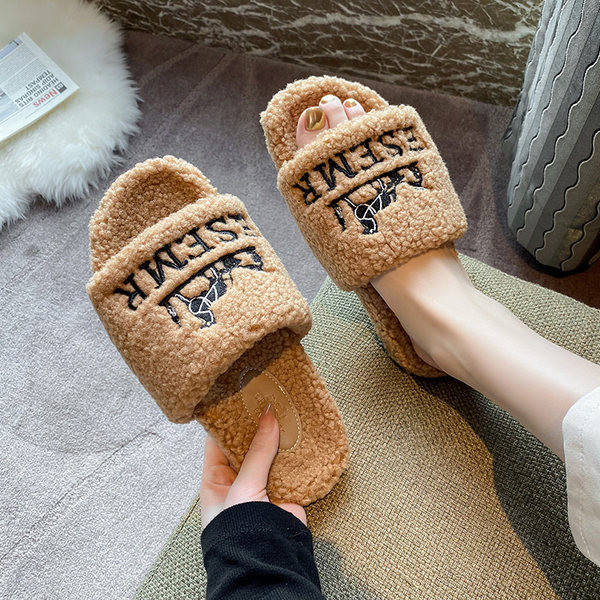 Дамски домашни  плюшени чехли с бродиран надпис 