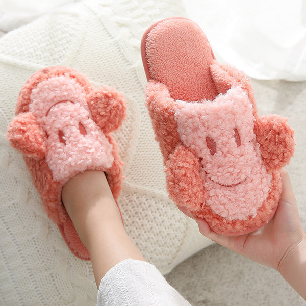 Дамски пухени пантофи с 3D елемент ушички