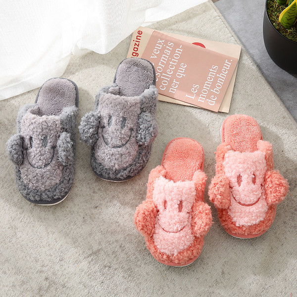 Дамски пухени пантофи с 3D елемент ушички