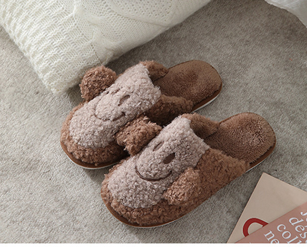 Дамски пухени пантофи с 3D елемент ушички