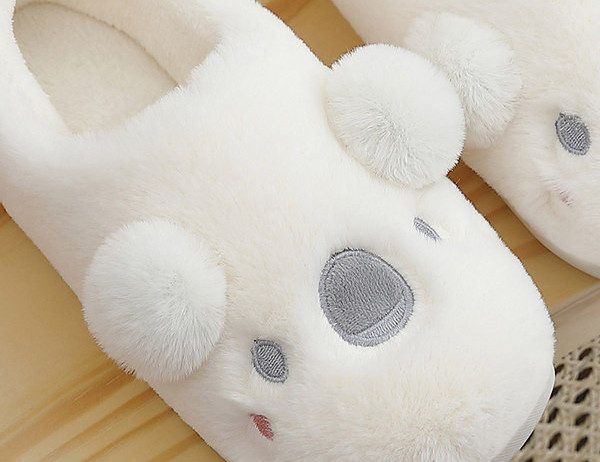 Пухени пантофи с бродерия и 3D елементи-за жени