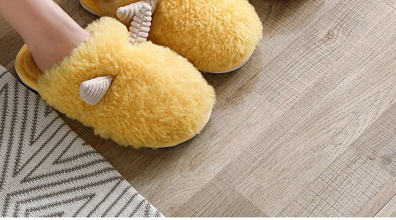 Нов модел дамски пухени чехли с 3D елемент