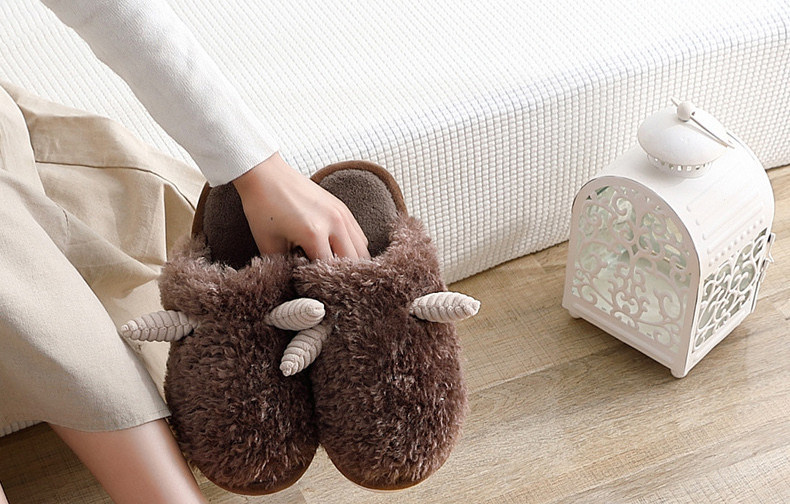 Нов модел дамски пухени чехли с 3D елемент