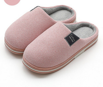 Дамски домашни чехли с емблема