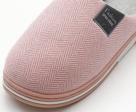 Дамски домашни чехли с емблема