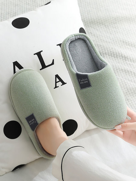 Дамски домашни чехли с емблема