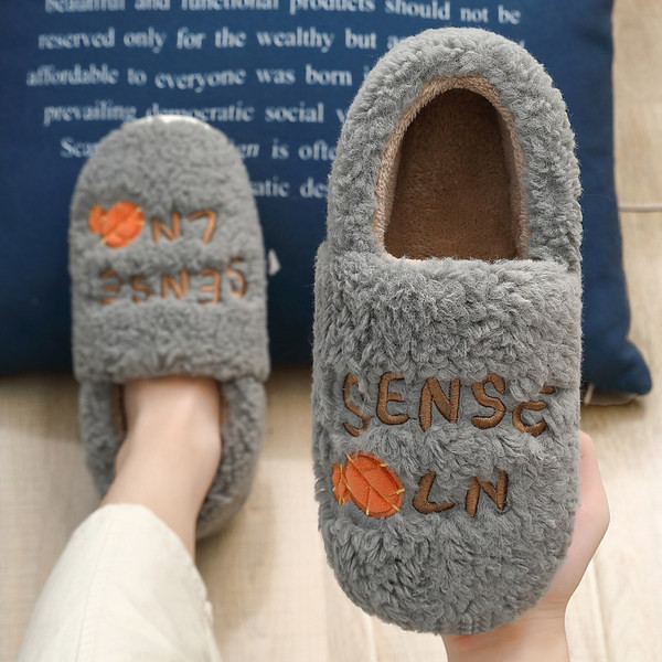 Пухени пантофи с цветна бродерия