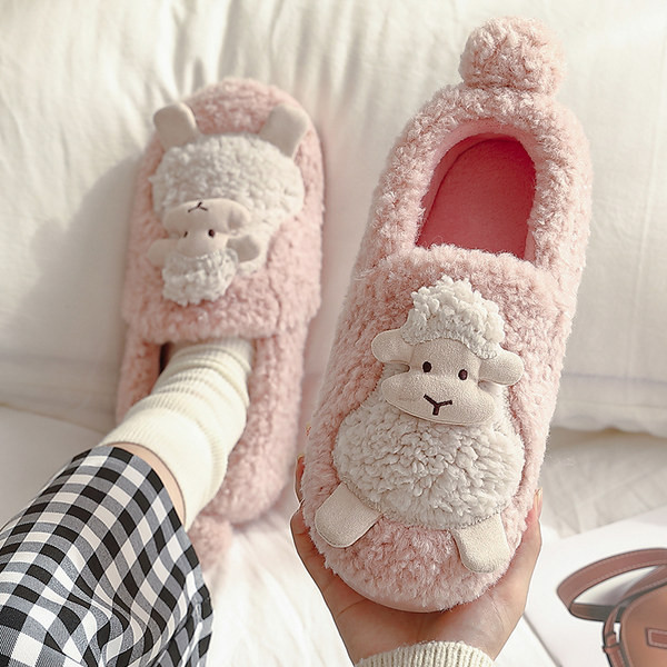 Пухени пантофи за дома с 3D елементи