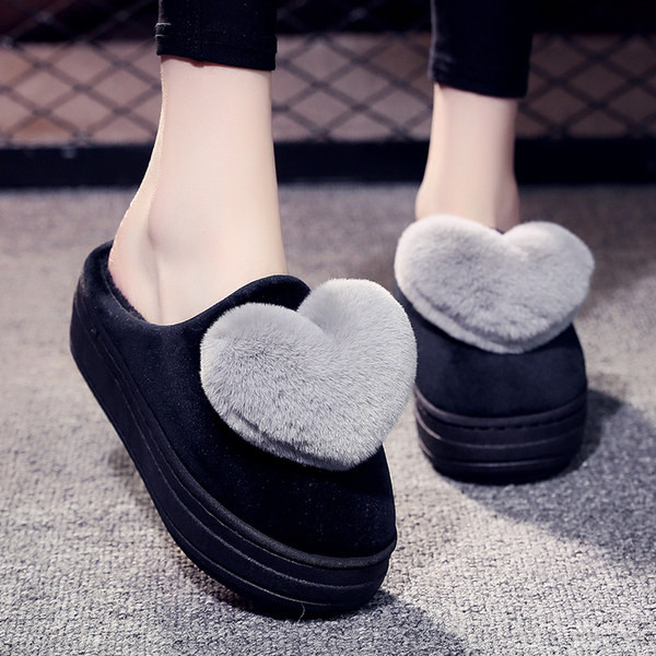 Дамски домашни чехли с 3D елемент сърце