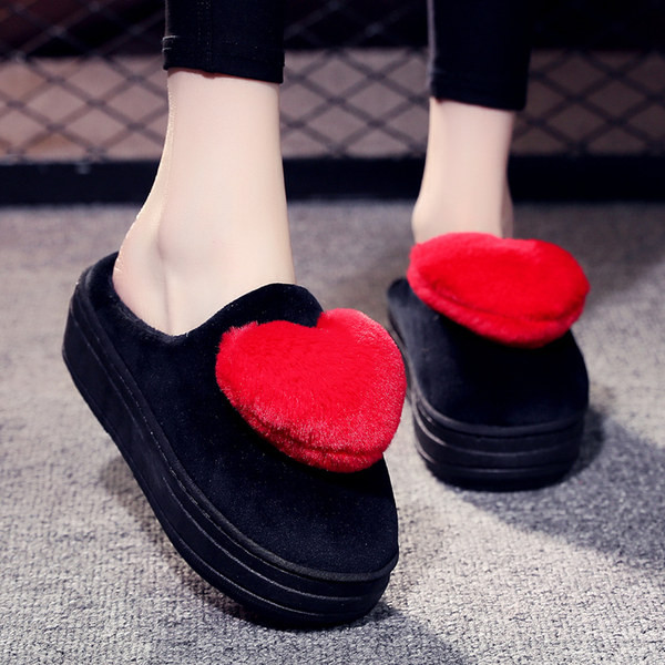 Дамски домашни чехли с 3D елемент сърце