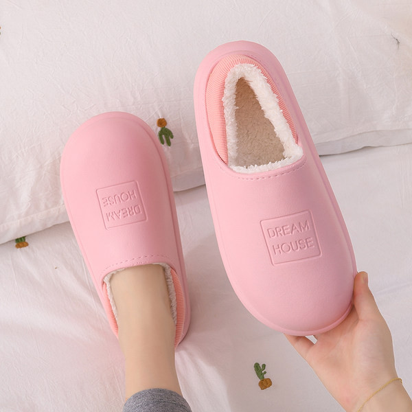 Дамски чехли с надпис и топла подплата 