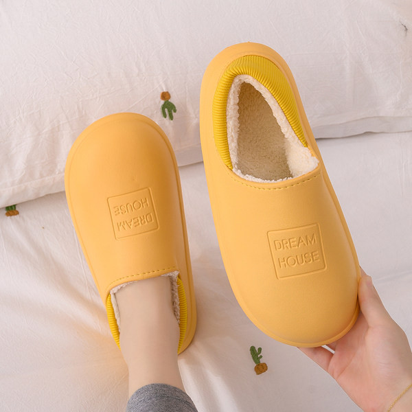 Дамски чехли с надпис и топла подплата 