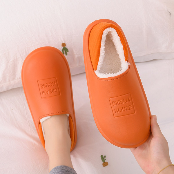 Дамски чехли с надпис и топла подплата 