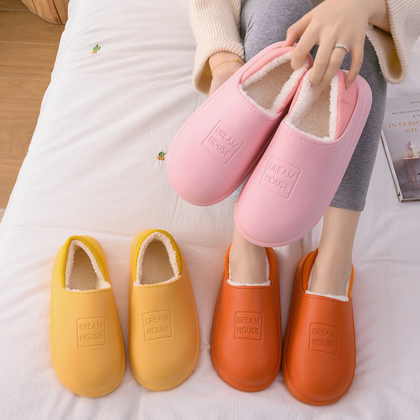 Дамски чехли с надпис и топла подплата 