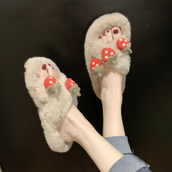 Дамски пухени чехли с 3D ягоди