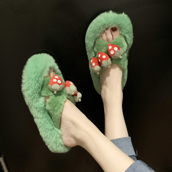 Дамски пухени чехли с 3D ягоди