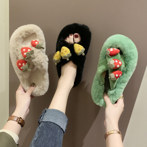 Дамски пухени чехли с 3D ягоди