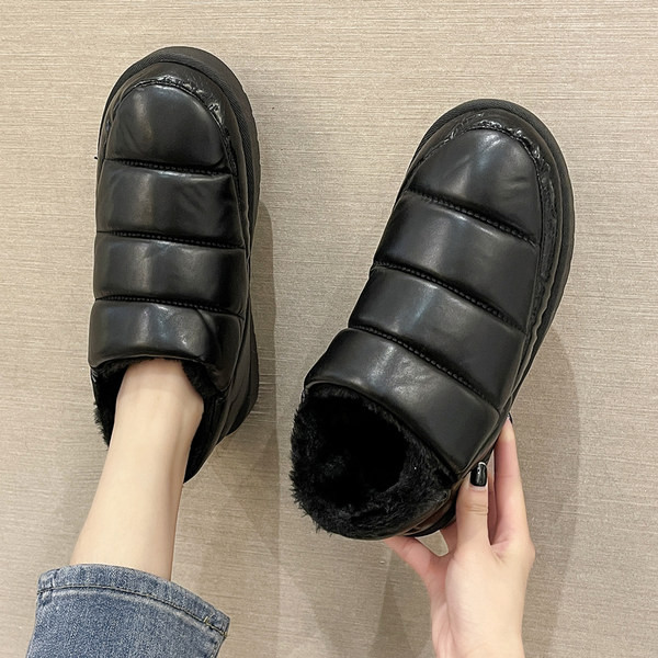 Дамски домашни пантофи с топла подплата и равна подметка 