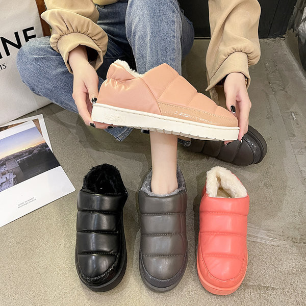 Дамски домашни пантофи с топла подплата и равна подметка 