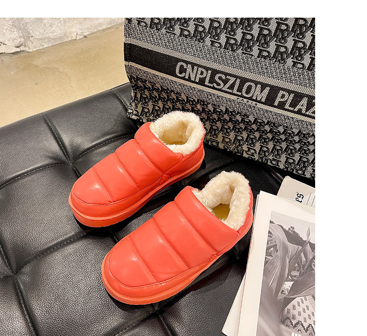 Дамски домашни пантофи с топла подплата и равна подметка 