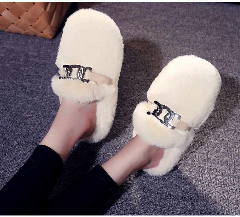 Нов модел чехли с еко косъм и метална верижка