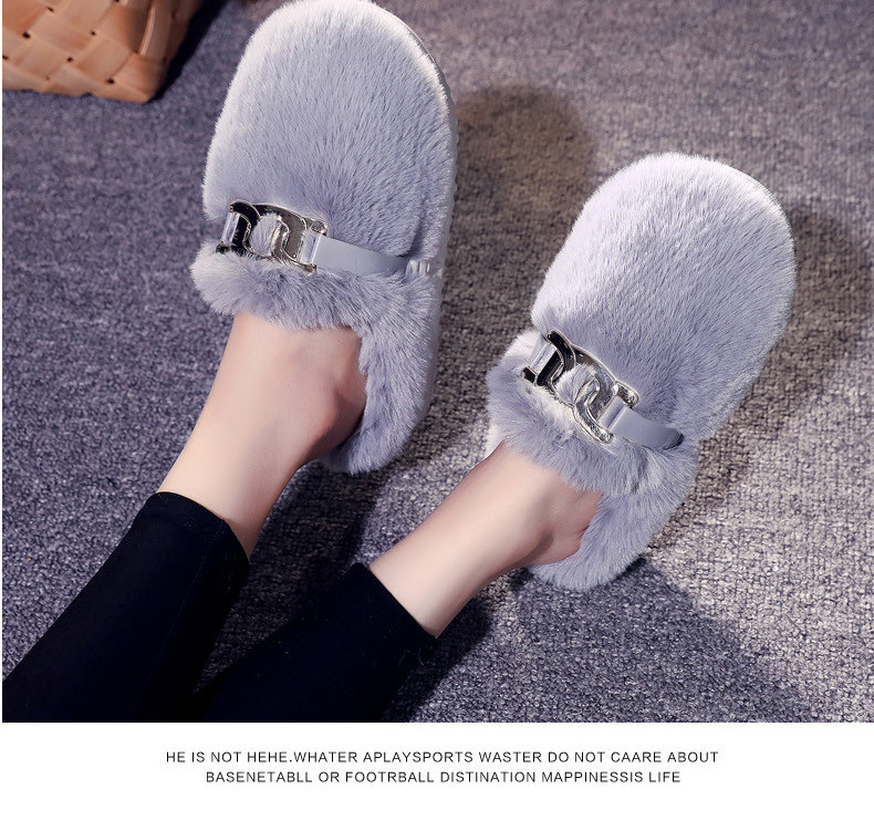 Нов модел чехли с еко косъм и метална верижка