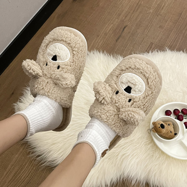 Нов модел пухени дамски чехли с 3D елемент