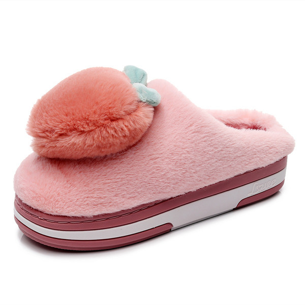 Дамски пухкави чехли с 3D апликация 