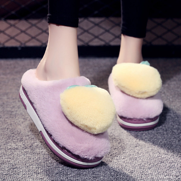 Дамски пухкави чехли с 3D апликация 