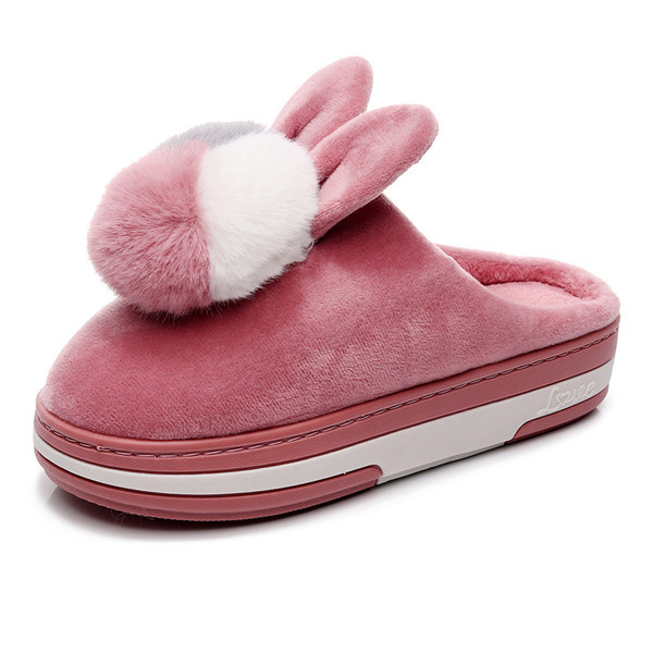 Дамски пантофи с пух и 3D елементи 