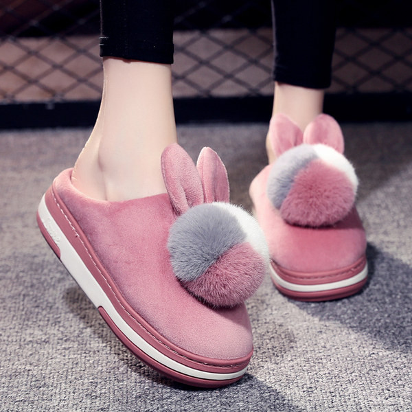 Дамски пантофи с пух и 3D елементи 