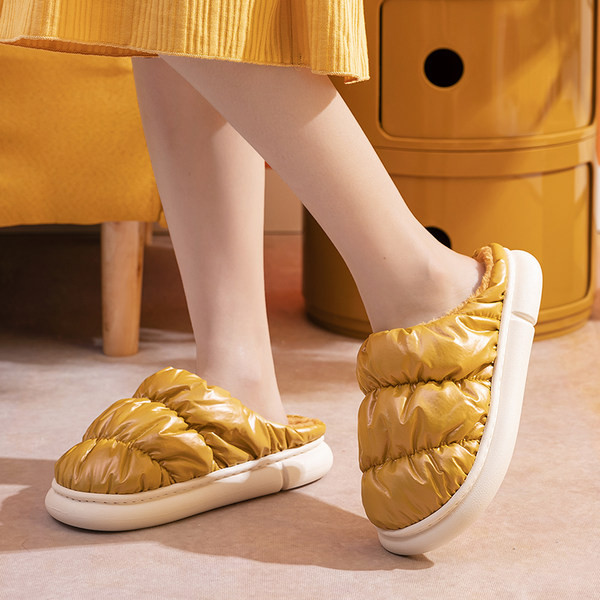 Дамски затворени домашни чехли с топла подплата 