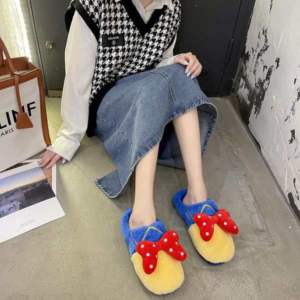 Дамски домашни пантофи с 3D елементи